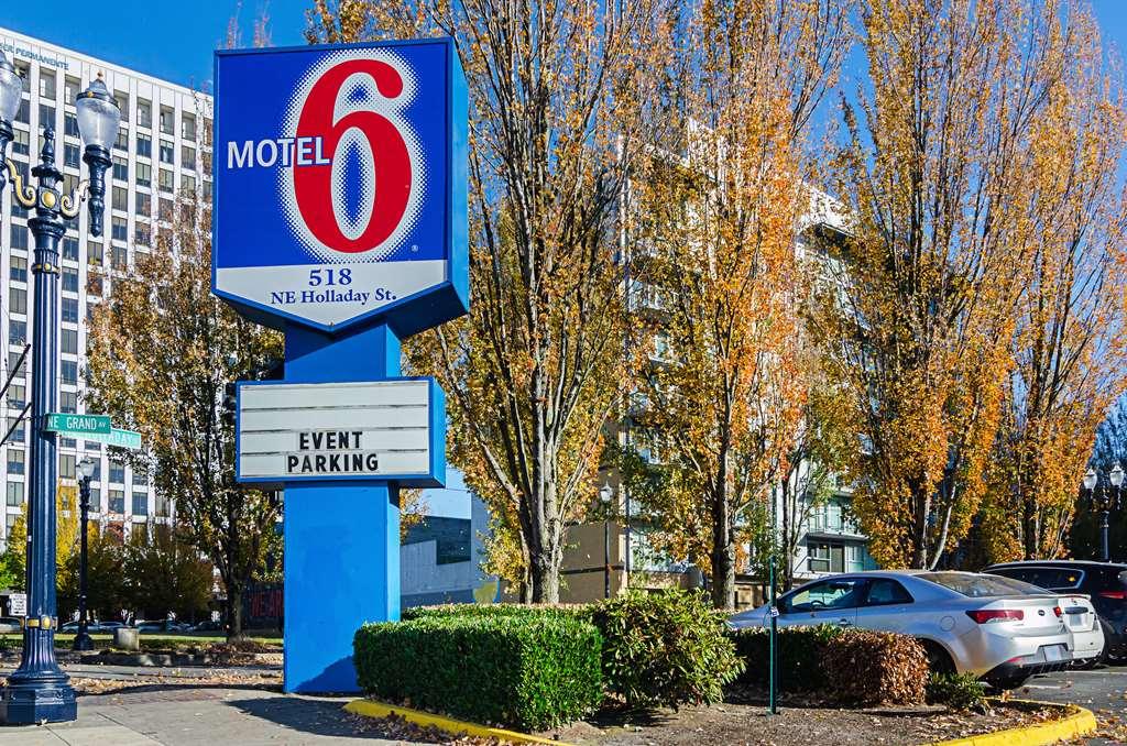 Motel 6 Portland Downtown - Convention Center Zewnętrze zdjęcie